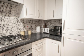 Pet-friendly 2 bed home near Chester train station. For 6 people.